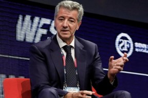 爱游戏-包含马德里竞技迎欧超杯关键赛；清晨队长鼓劲；引发热议；轮换策略成焦点的词条