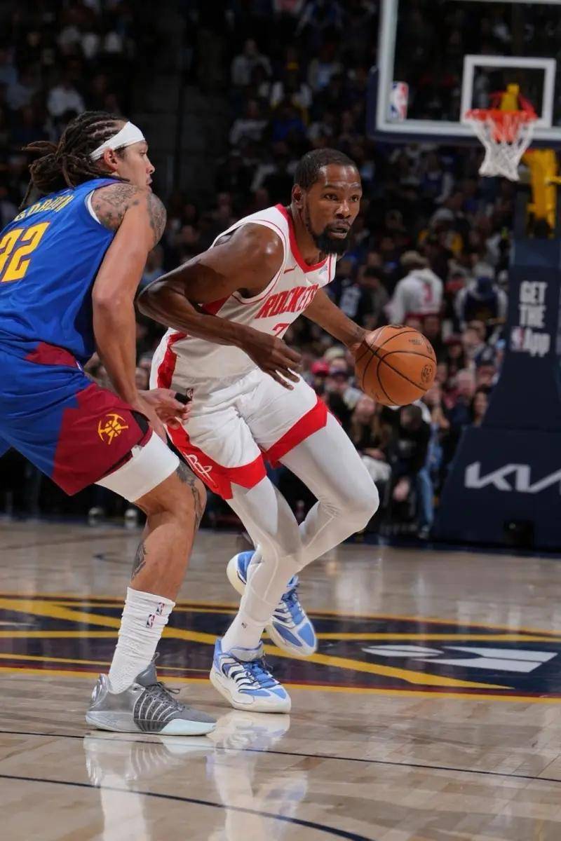 杜兰特在掘金比赛中精彩发挥莱万多夫斯基在MAD比赛中夺冠，媒体一致点评：里昂今夜造点机会(麦迪时刻35秒13分全场回放)